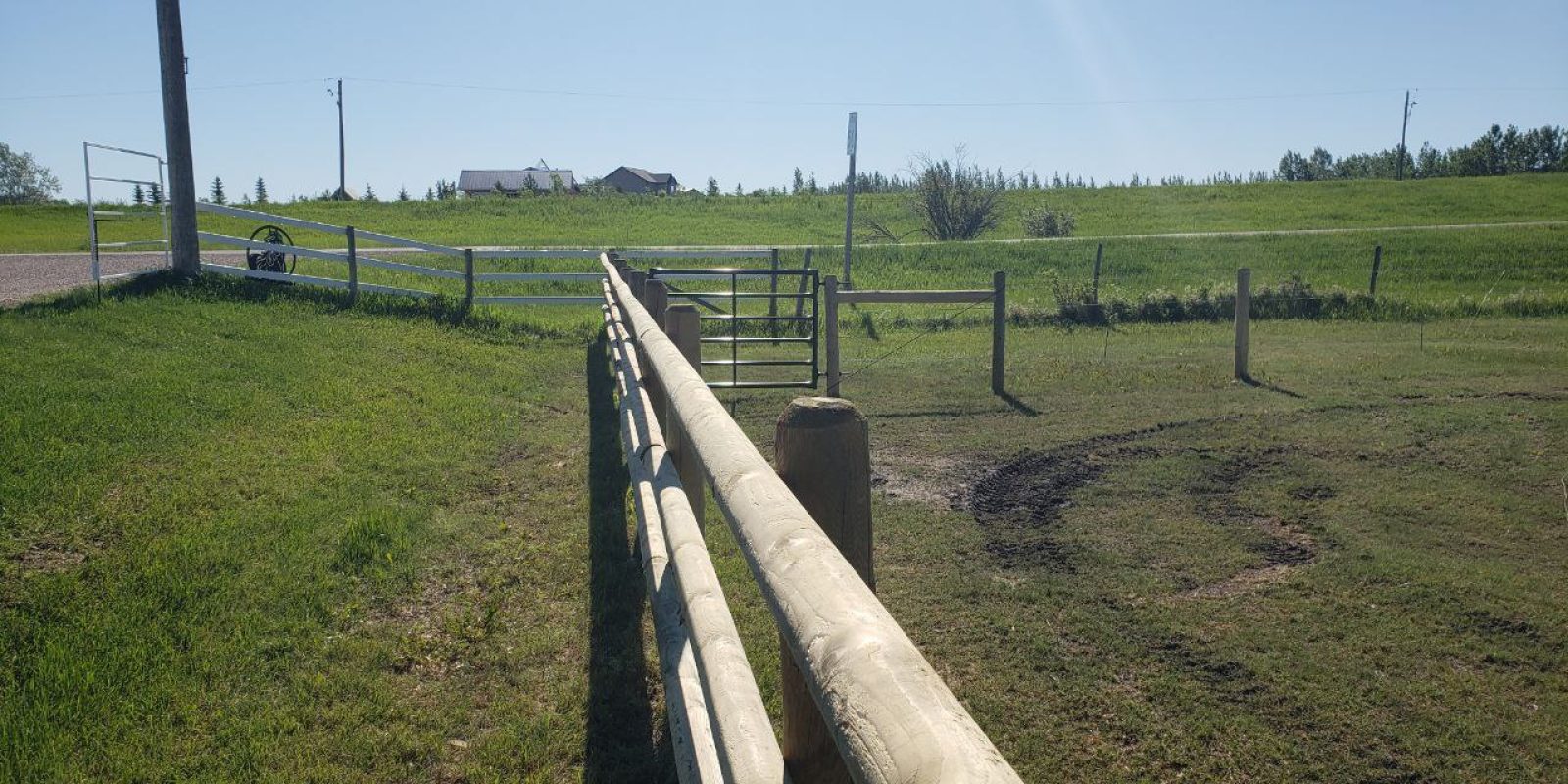 Round-Rail-Fence-for-Horses-1