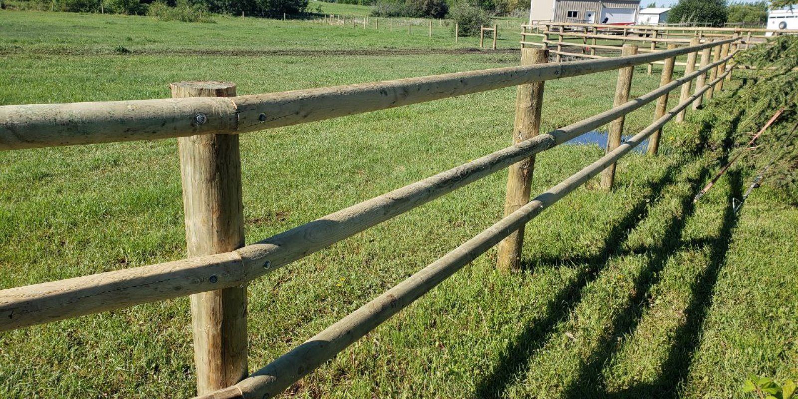 Round-Rail-Fence-for-Horses-10