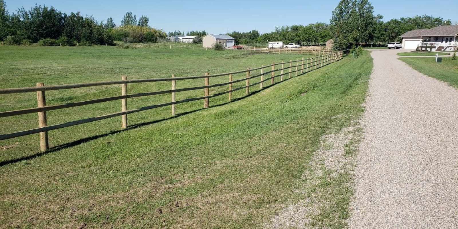 Round-Rail-Fence-for-Horses-13