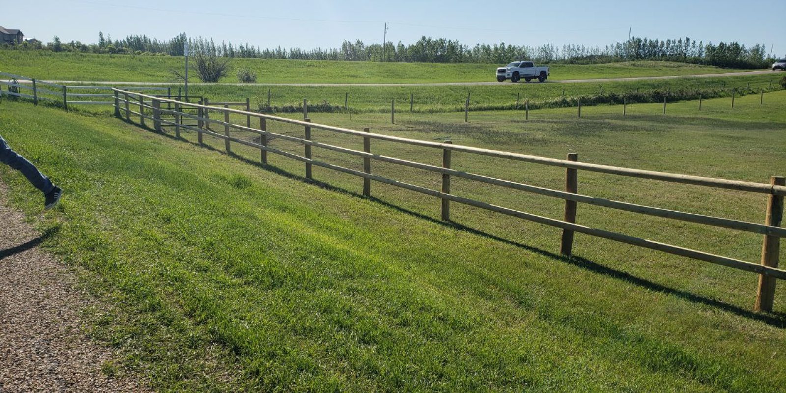 Round-Rail-Fence-for-Horses-15