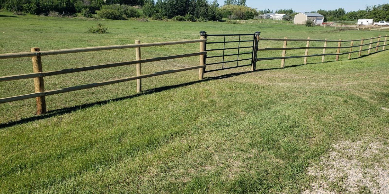 Round-Rail-Fence-for-Horses-16