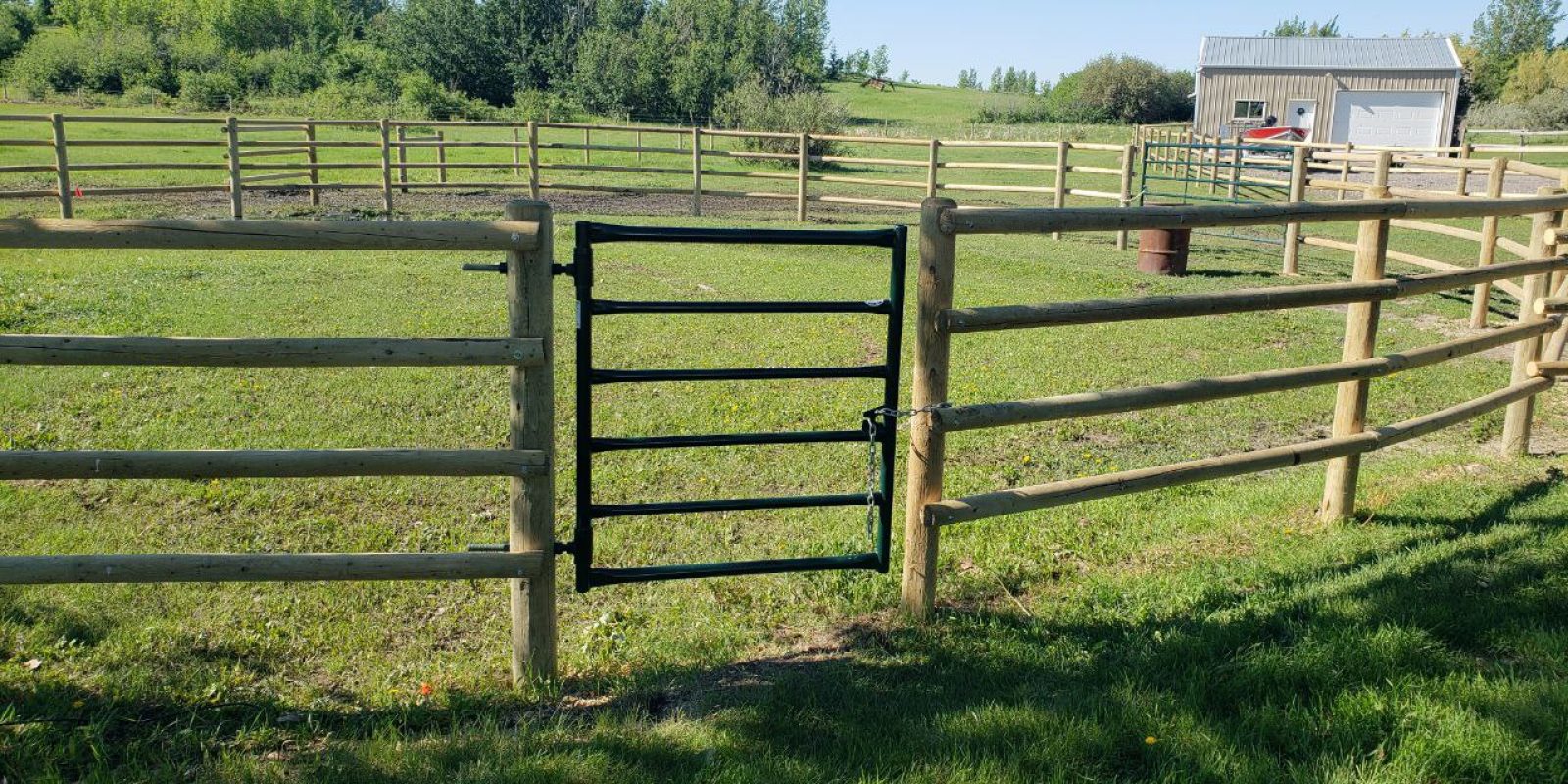 Round-Rail-Fence-for-Horses-22