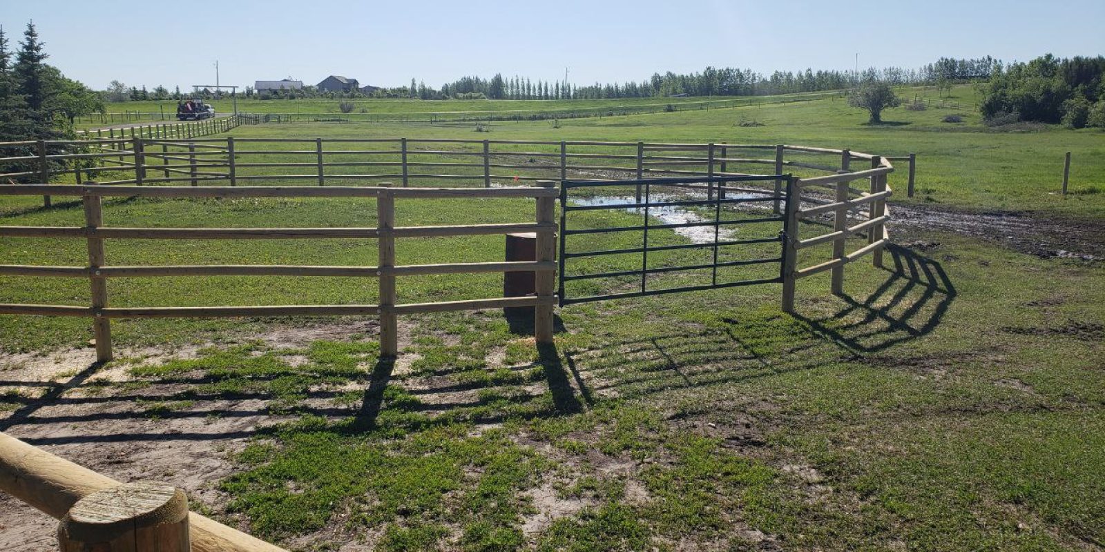 Round-Rail-Fence-for-Horses-4