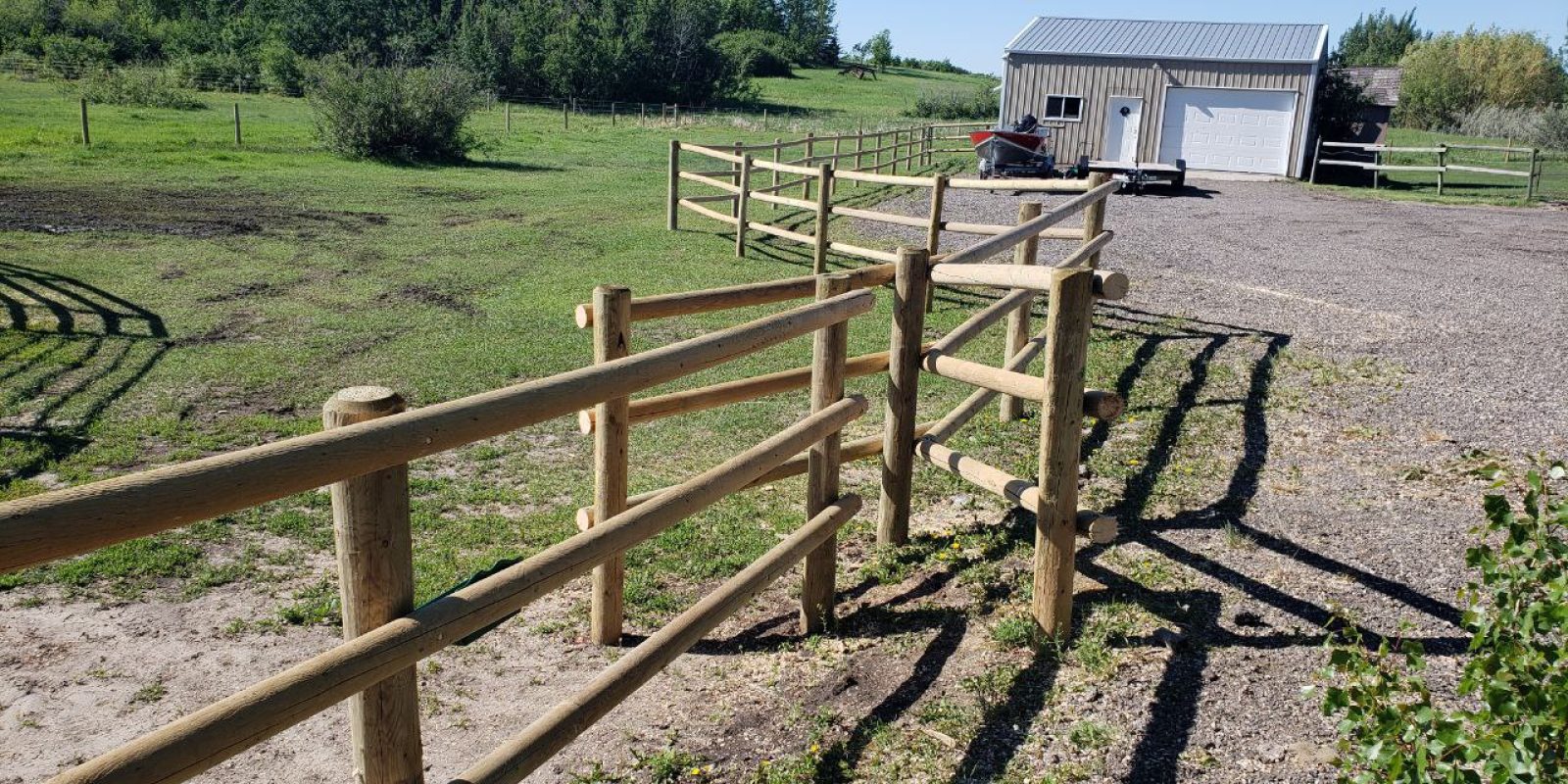 Round-Rail-Fence-for-Horses-5