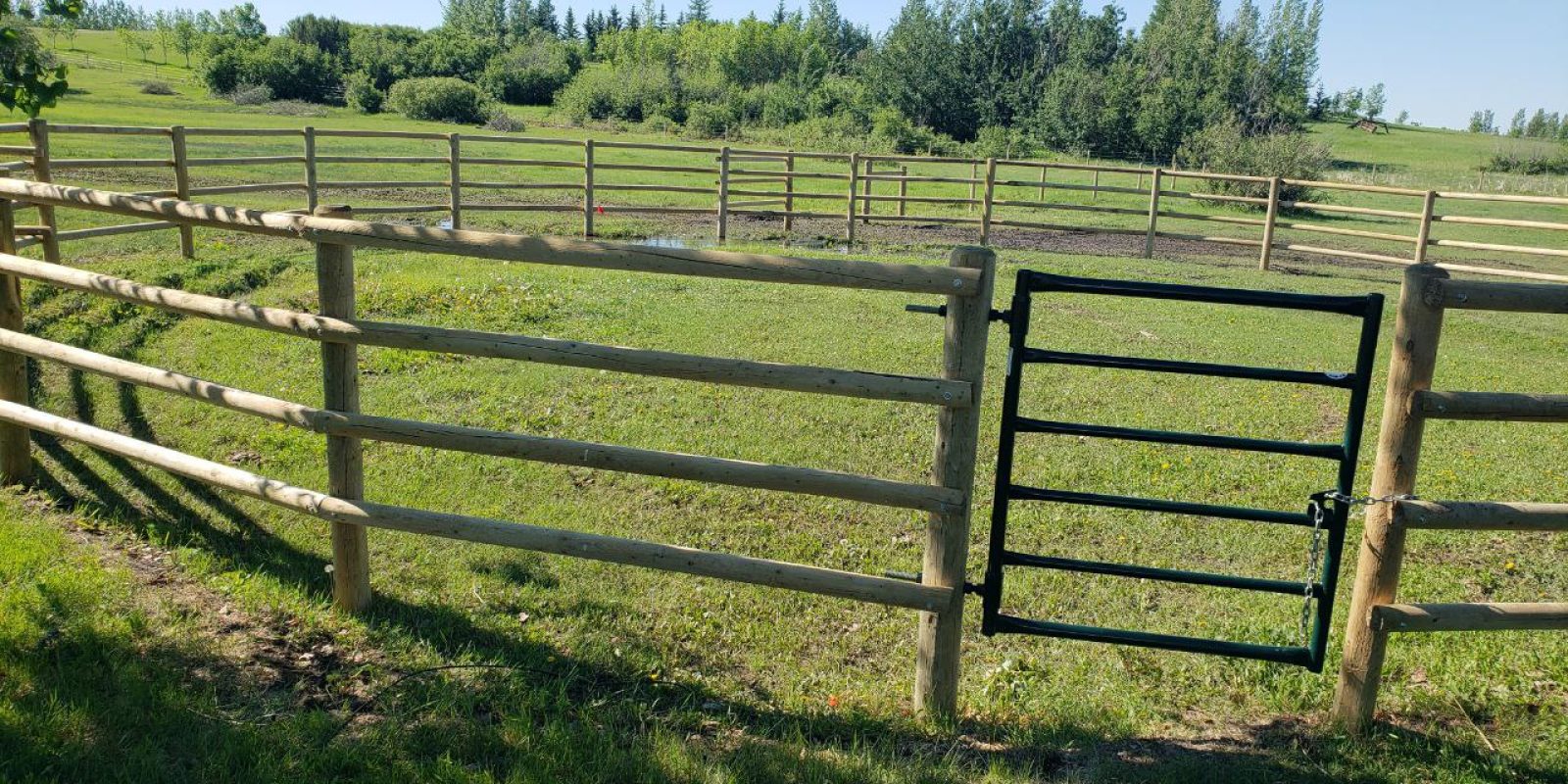 Round-Rail-Fence-for-Horses-7