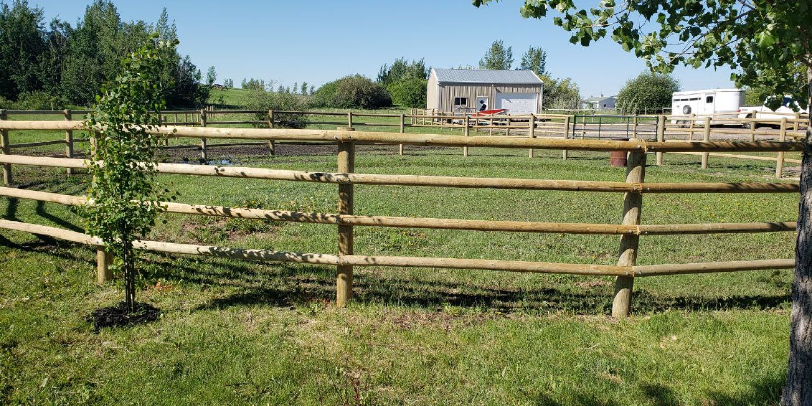 Round-Rail-Fence-for-Horses-9